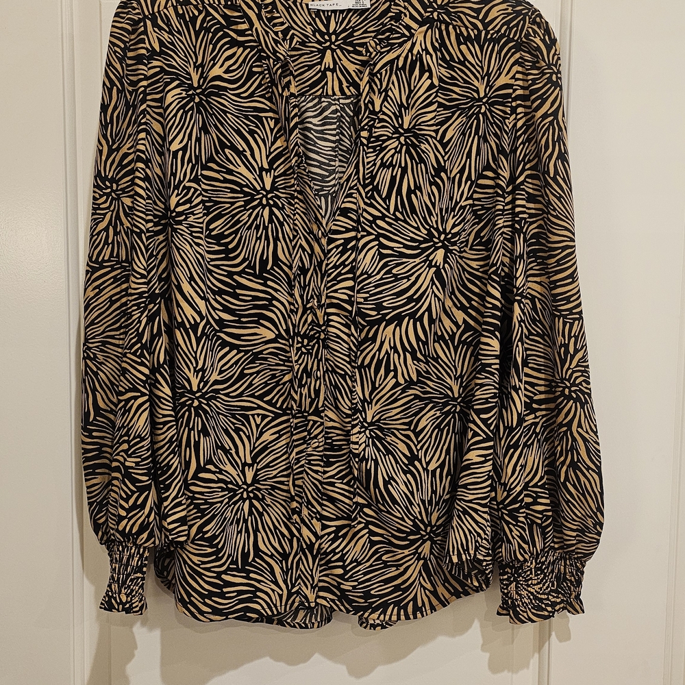 Black & Tan Floral-Print Long-Sleeve Blouse
